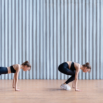 Flexiones declinadas para mejorar la fuerza de brazos y pecho